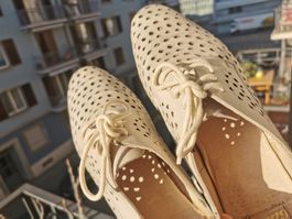 schöne Bata Leder Halbschuhe Vintage mit Loch Muster Gr.39