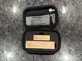 USB Stick & Powerbank in Holz Optik mit Case in schwarz