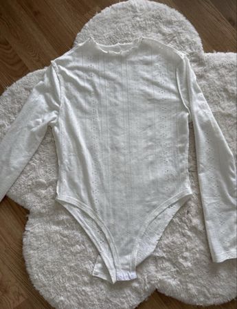 Damen Body weiss mit Lochstickerei neuwertiger Zustand