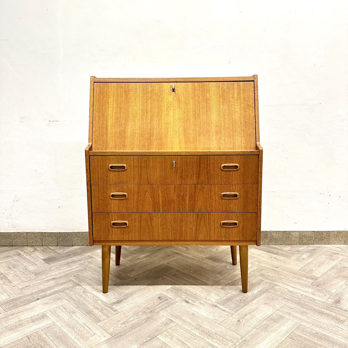 Schreibtische: Mid Century teak Sekretär by ANGVIK MOBLER – Gebraucht aus basel von vintory.ch 2