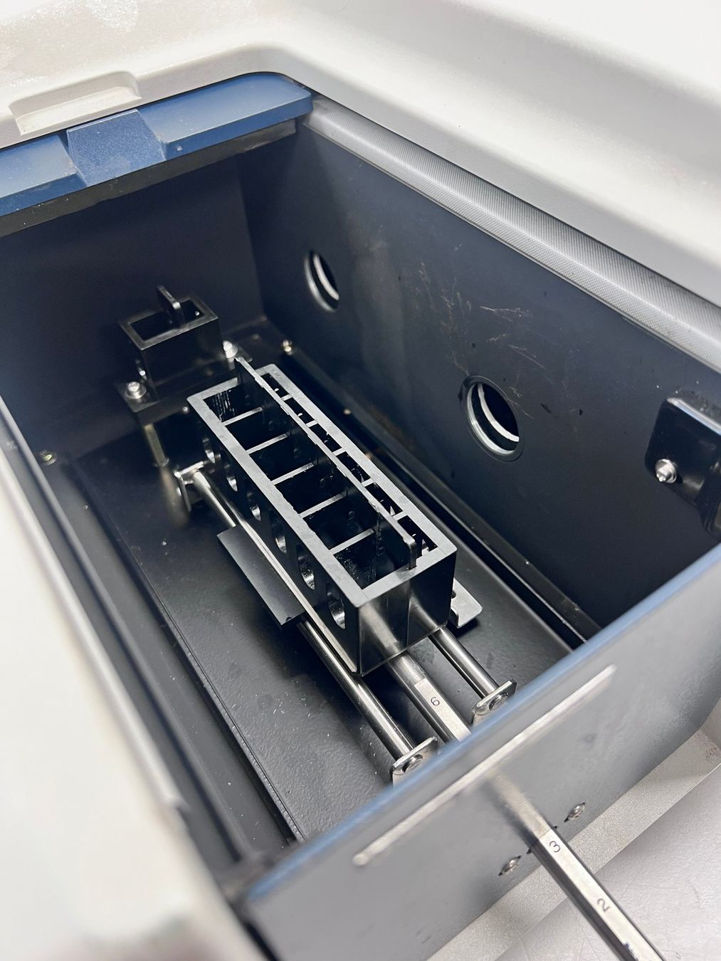 Laborzubehör: Jasco V-630 UV-Vis Double Beam Spektrophotometer – Gebraucht aus Niederdorf von LeptonAG_Labor 9