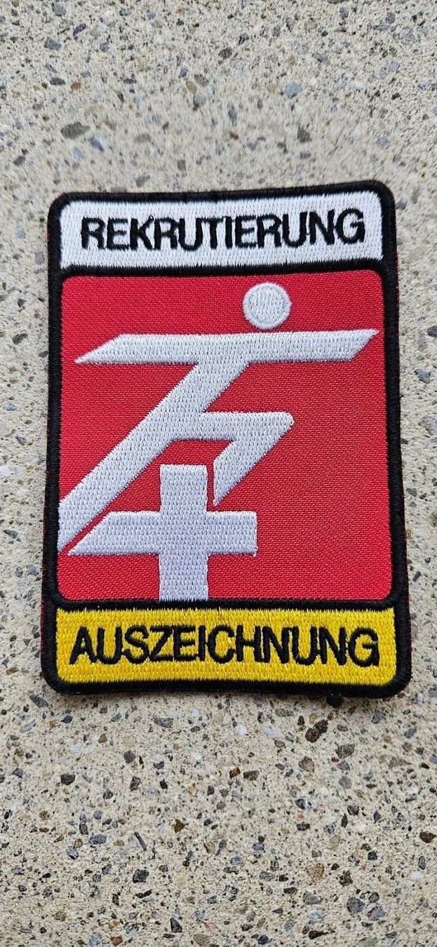 Schweizer Armee Plaketten & Abzeichen: *** Badge Rekrutierung *** – Neu und originalverpackt aus Riedholz von fr_sIruP
