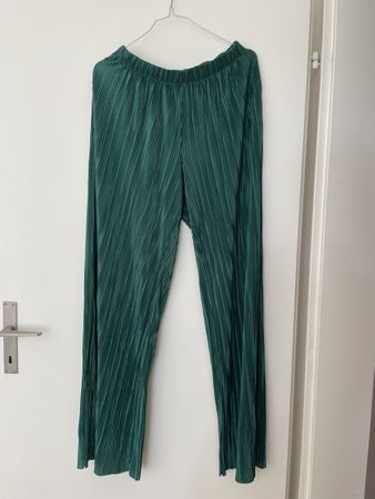 Zara Hose, Gr. M, smaragdgrün, Plissee