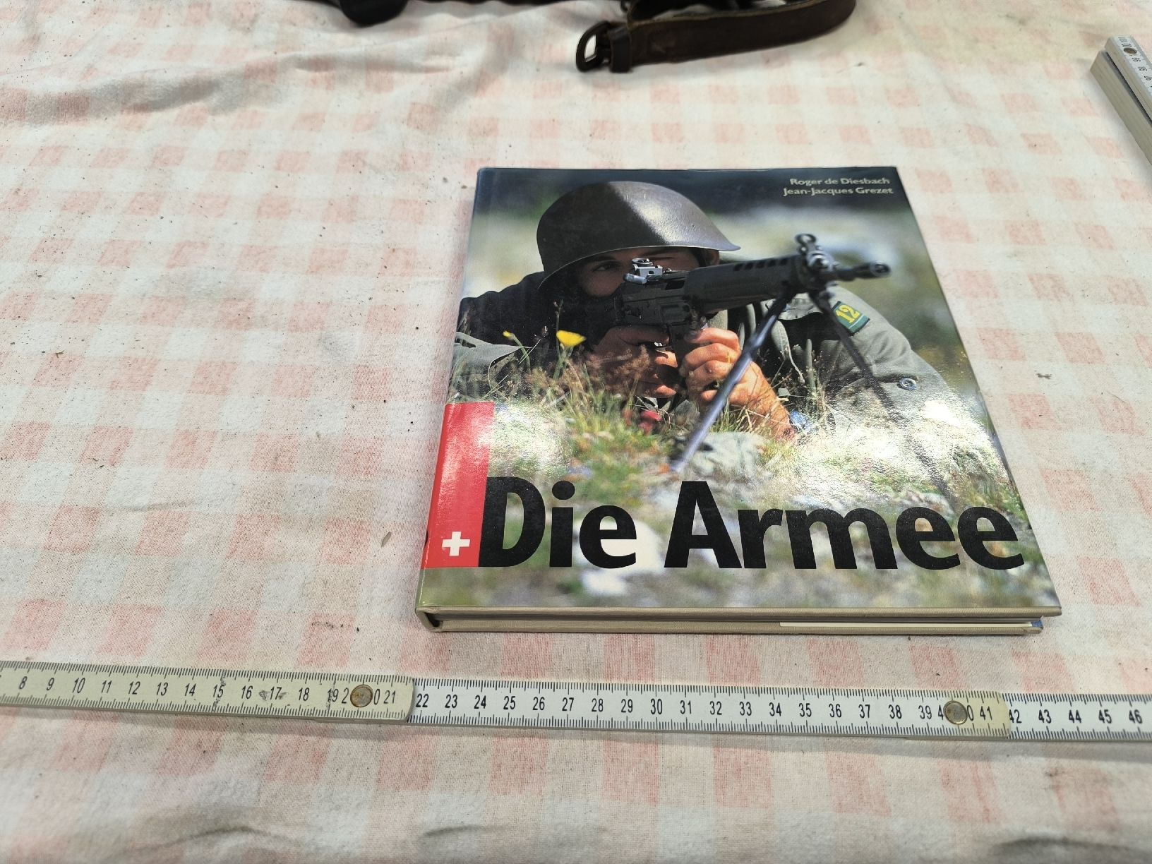 Libri: Buch Armee Schweiz.. Die Armee – Usato da Cama venduto da anto_a