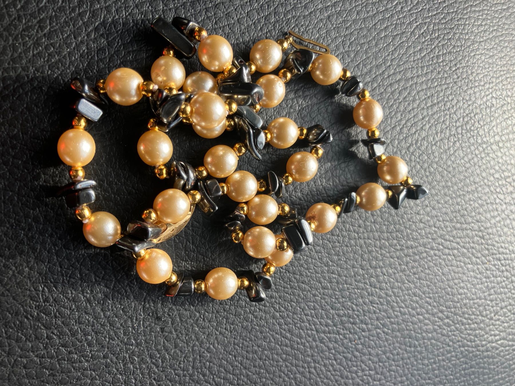 Catenine: Collier vintage Hématite perles dorées – Usato da Peseux venduto da CharmeCommerce 5