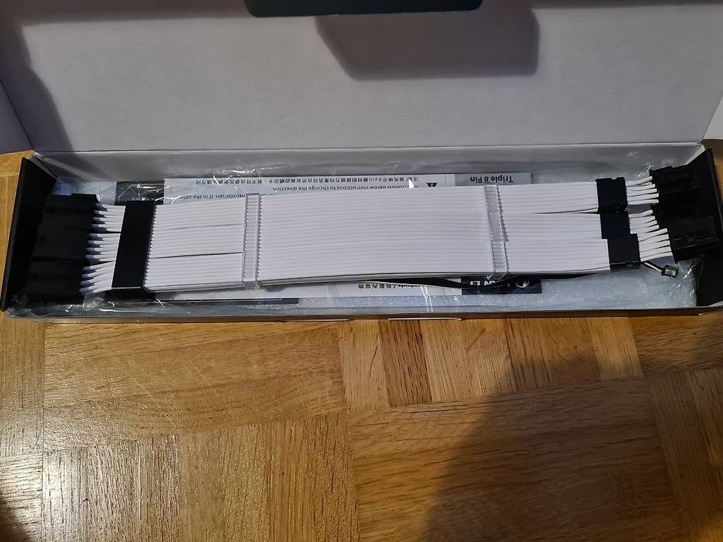 Kabel: Lian-Li Strimer V2 Plus GPU 3×8 pin – Gebraucht aus Gunzgen von Shockshell 2