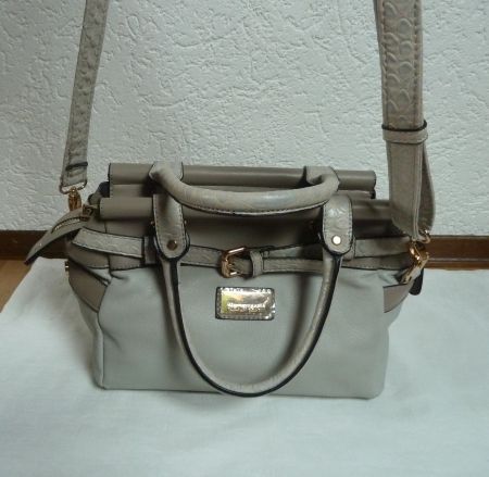 Umhängetasche von Pierre Cardin. Absolut neu!