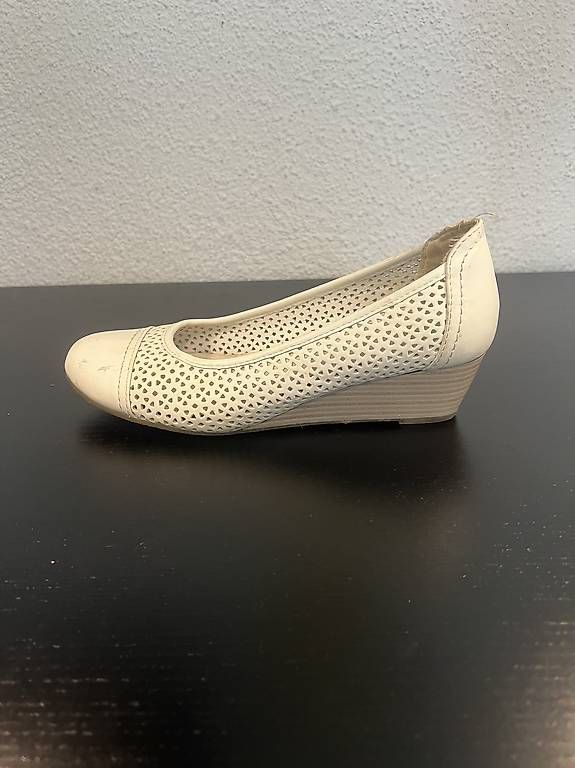Scarpe da donna: Weisse Keilpumps Damenschuhe Gr. 39 – Usato da Au SG venduto da ali_j87n