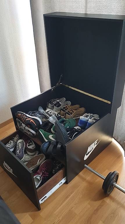 Scarpe da uomo: Nike Sneakerbox (79x73x48) – Usato da Basel venduto da redzmaja 1