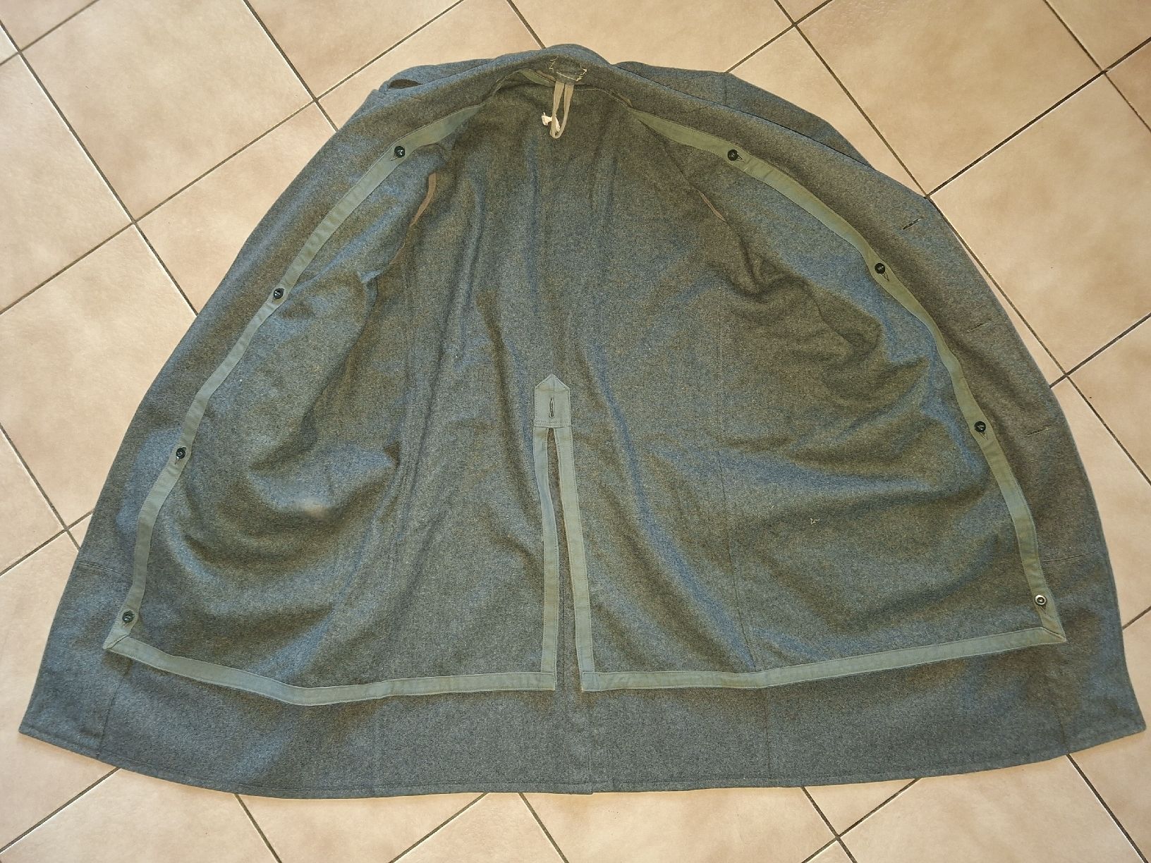 Schweizer Armee Uniformi: Schweizer Armee Militär Uniform Mantel  – Usato da Schwanden Sigrisw venduto da len_9yqg 1