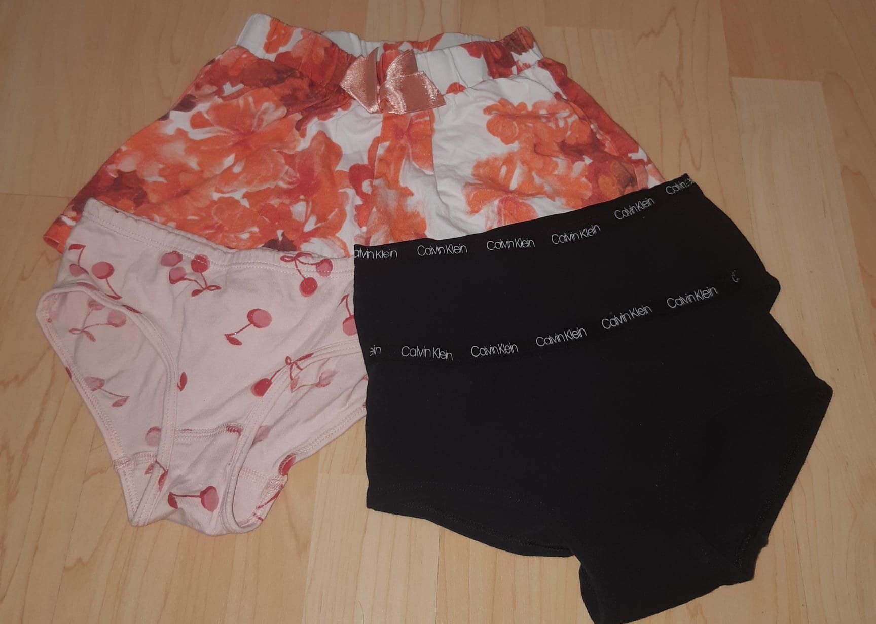 Biancheria intima: Mädchen Unterhosen+Pyjama Hose, Gr. M-7-8-Jährige – Usato da Sachseln venduto da jocaso