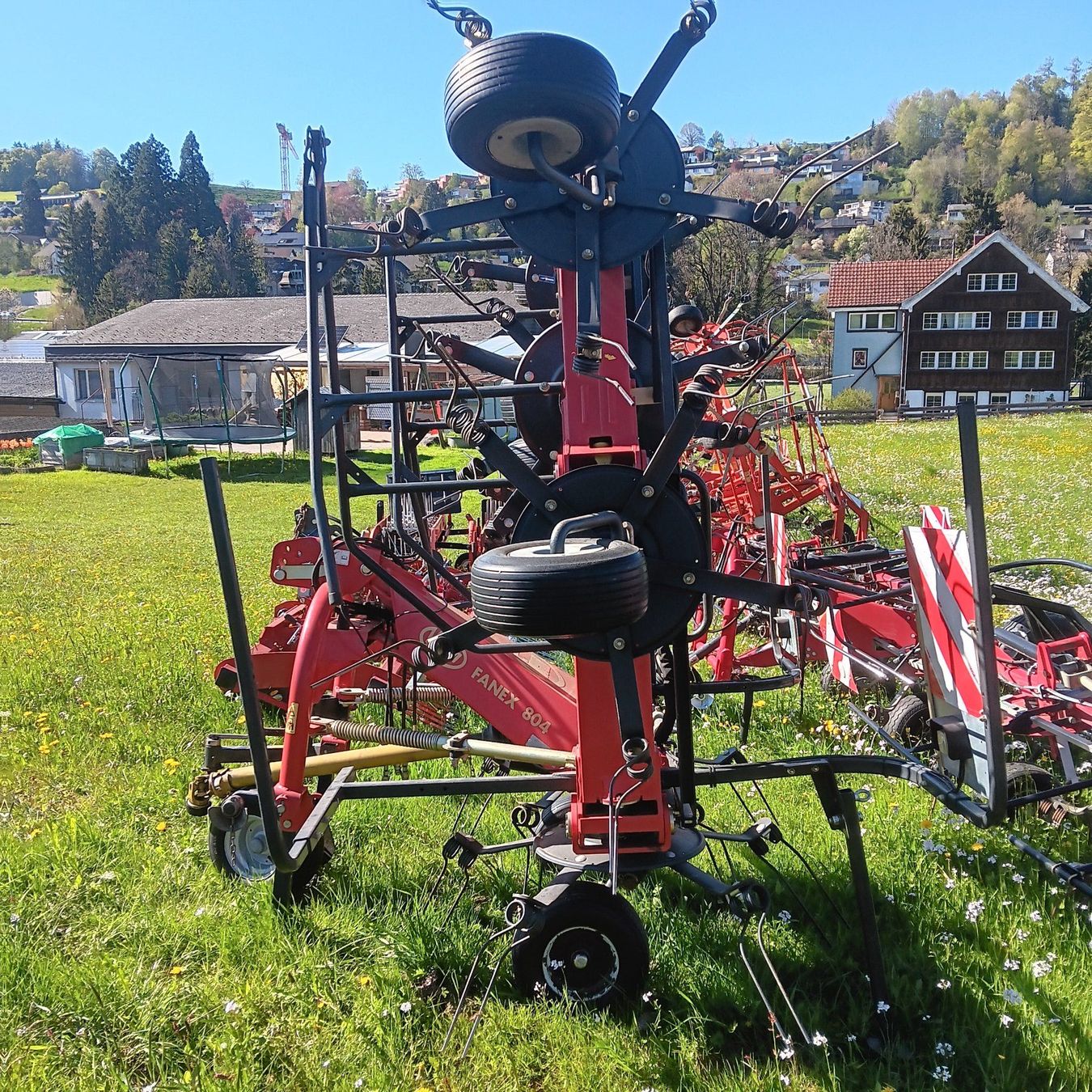 Vicon Tutte le macchine: Kreiselheuer Vicon 804 – Usato da Degersheim venduto da powertrac 1