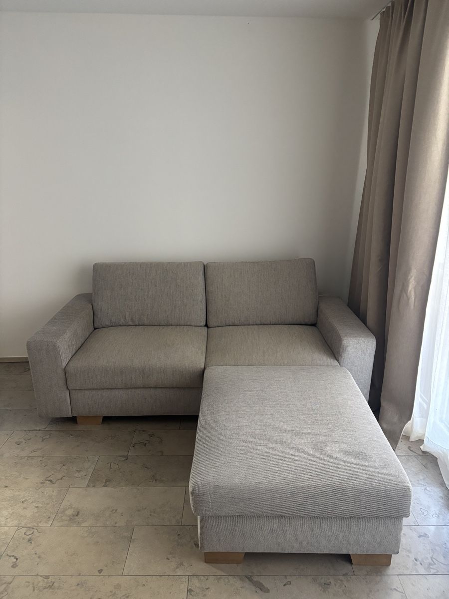 Ikea Sofas: Two seater couch + ottoman with storage – D'occasion à Zürich par gia_qzh8 3