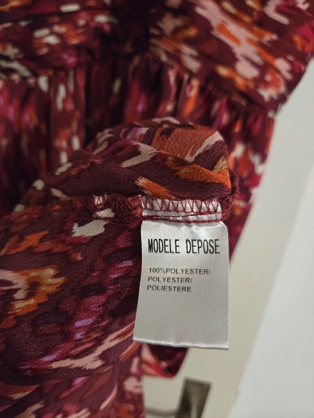 Vestiti: Y coo Paris Kleid, bordeauxrot gemustert, Gr. M – Usato da Dübendorf venduto da Timulka 3