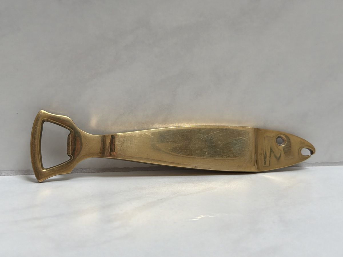 Apribottiglie & Tappi per chiusura: Flaschenöffner in Fischform, Messing. Vintage. – Usato da Biberist venduto da Momo33