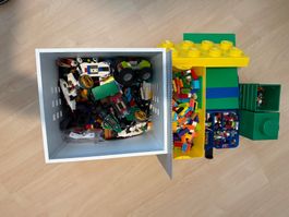 Lego Konvolut mit Boxen und Grundplatten gebraucht