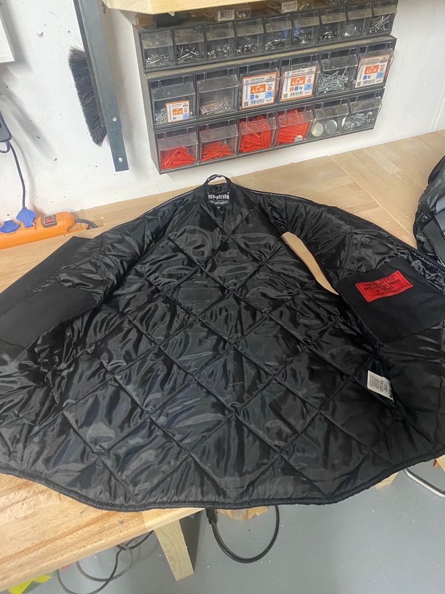 Gilets & Westen: Weste Herren schwarz Grösse XL – Gebraucht aus Orpund von interstar1992 2
