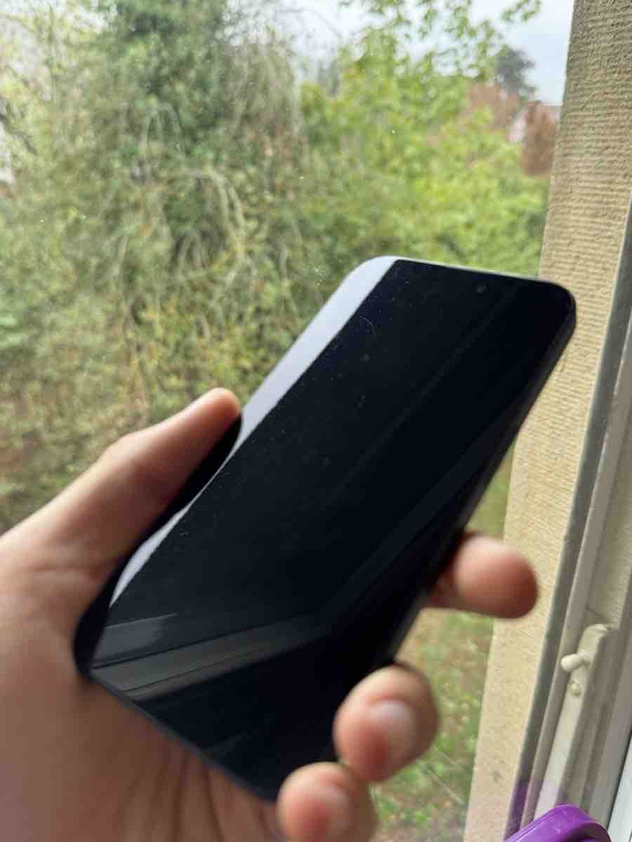Apple Handys / Smartphones: Apple iPhone 15 Pro Black Neu – Neu (gemäss Beschreibung) aus Riehen von lor_d5w8 4