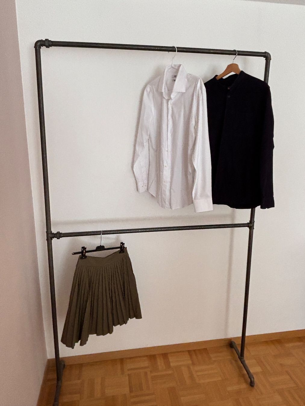 Guardaroba: Cast Kleiderständer (Danish Design) – Usato da Zürich venduto da sop_lh8l