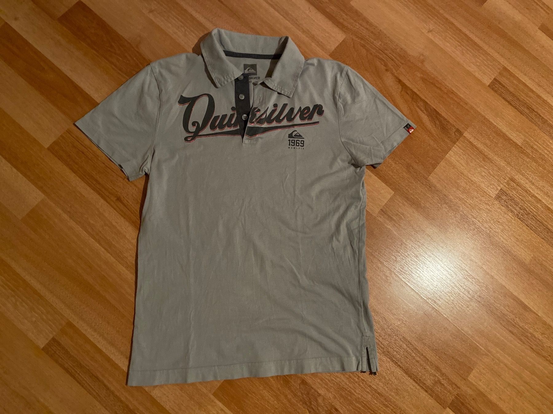 Magliette Polo: Quiksilver Poloshirt Gr. XS grau – Usato da Heiden venduto da fam_797q