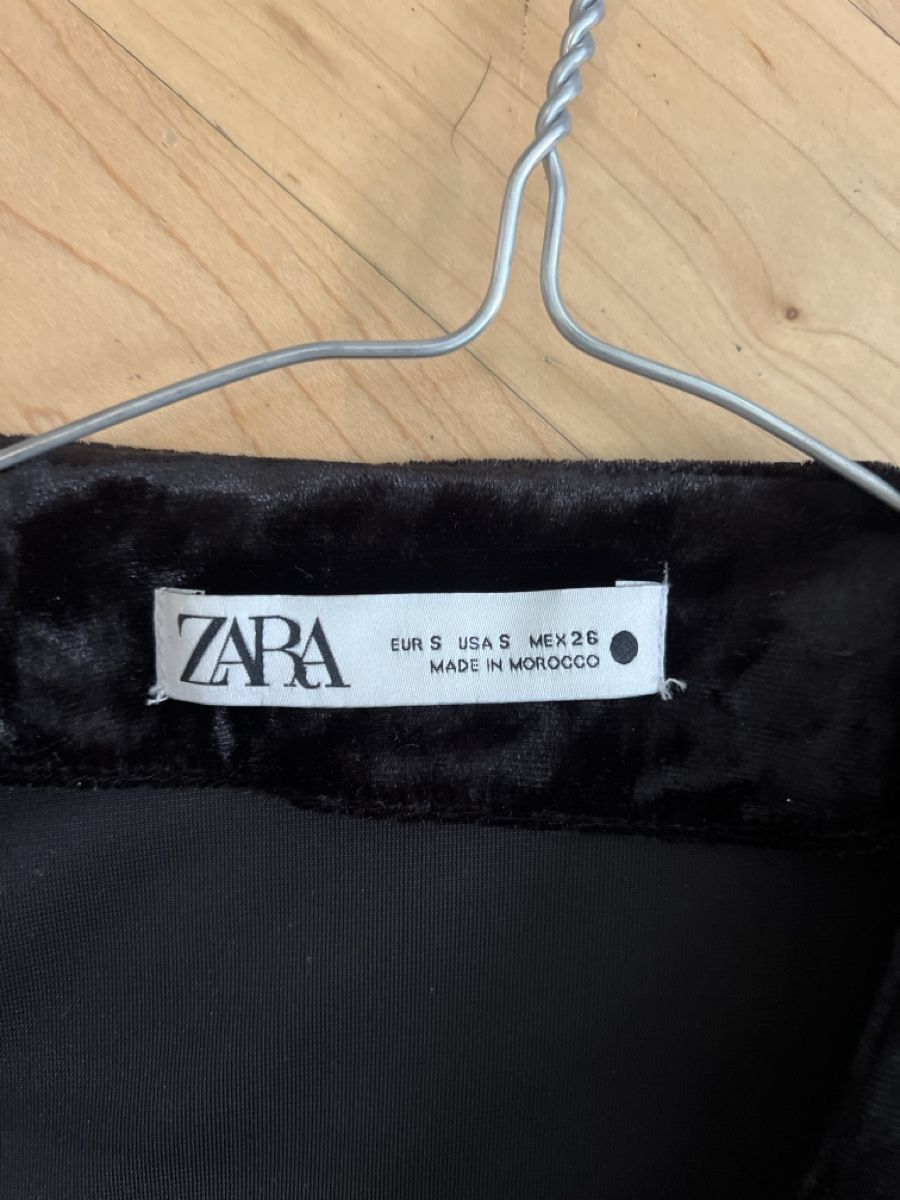 Zara Kleider: Zara Samtkleid schwarz Grösse S neuwertig – Neu (gemäss Beschreibung) aus Zürich von Alexandra2206 2