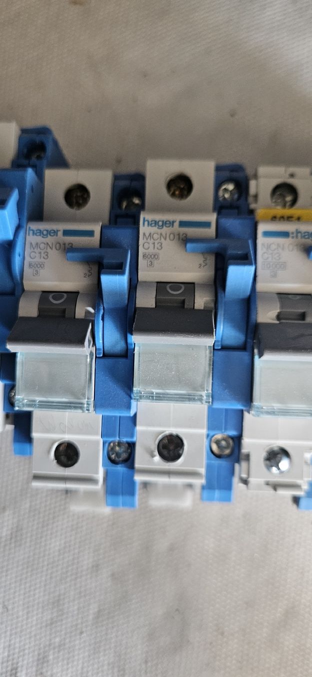 Hager Componenti elettronici: Hager Leitungsschutzschalter MCN013 C13  – Usato da Baar venduto da Vel...Baar45 2