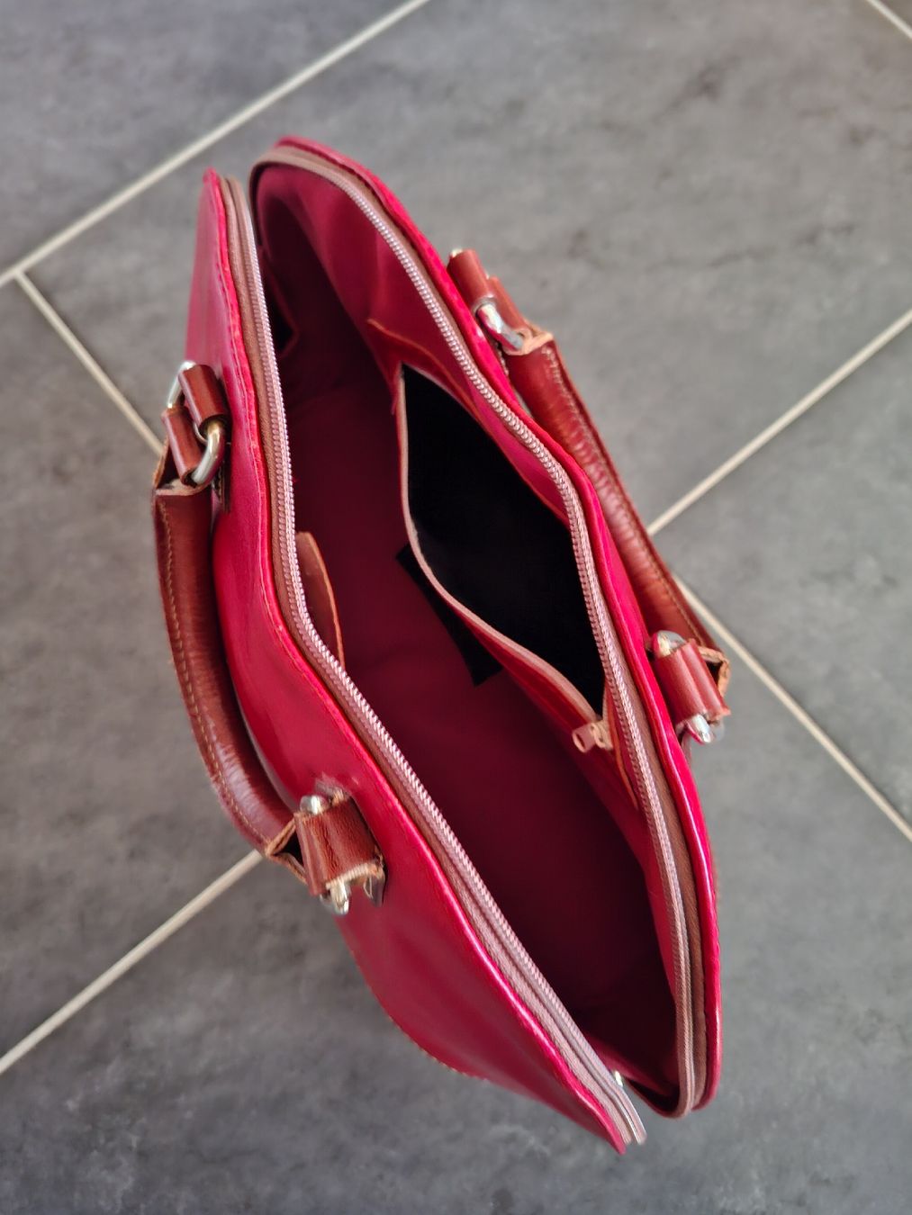 Vera Pelle Borse da donna: Schicke Ledertasche - Farbe rot – Nuovo (secondo la descrizione) da Hombrechtikon venduto da hom_jp68 2