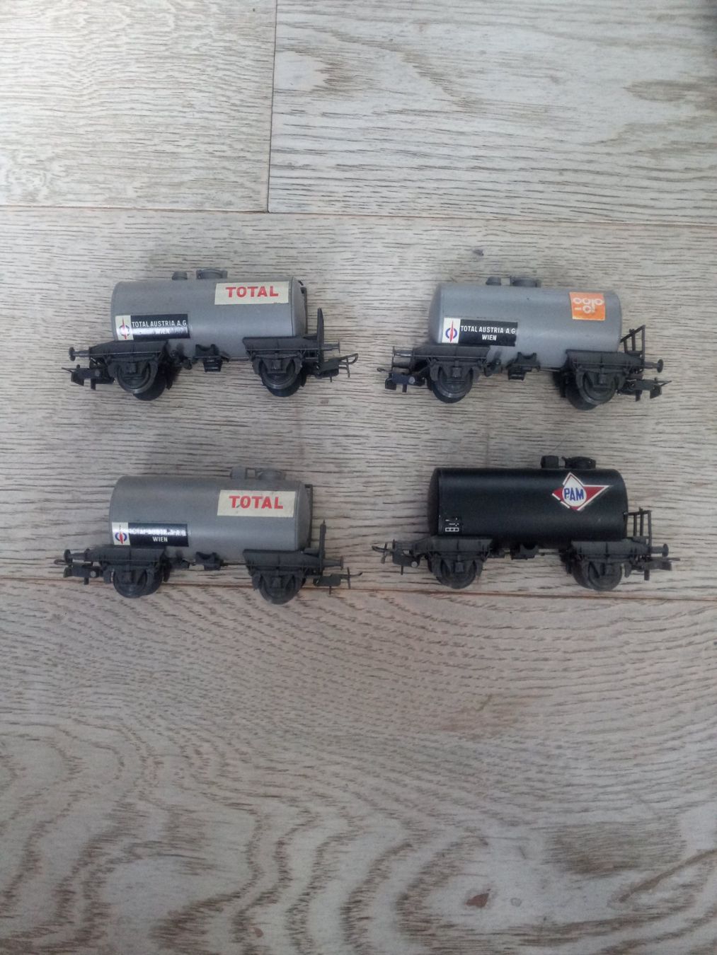 Modellini di ferrovie: 4 wagons citernes 1/87 – Usato da Sion venduto da Stefan1938 2