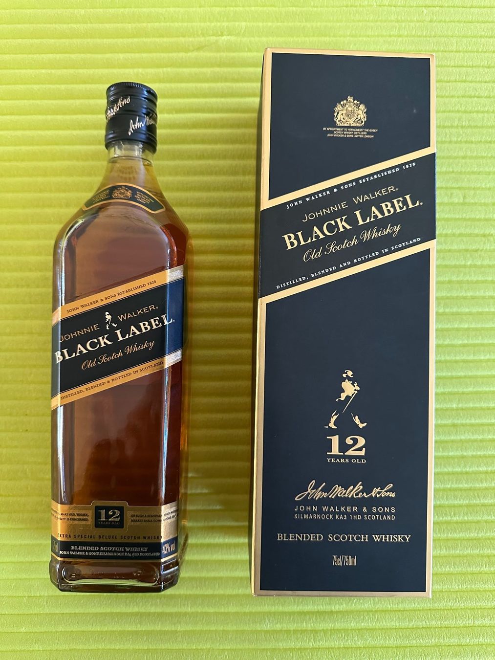 Johnnie Walker Bevande alcoliche: Johnnie Walker 12 Years Black Label 75 cl – Nuovo e nell'imballaggio originale da Stallikon venduto da Rsiri