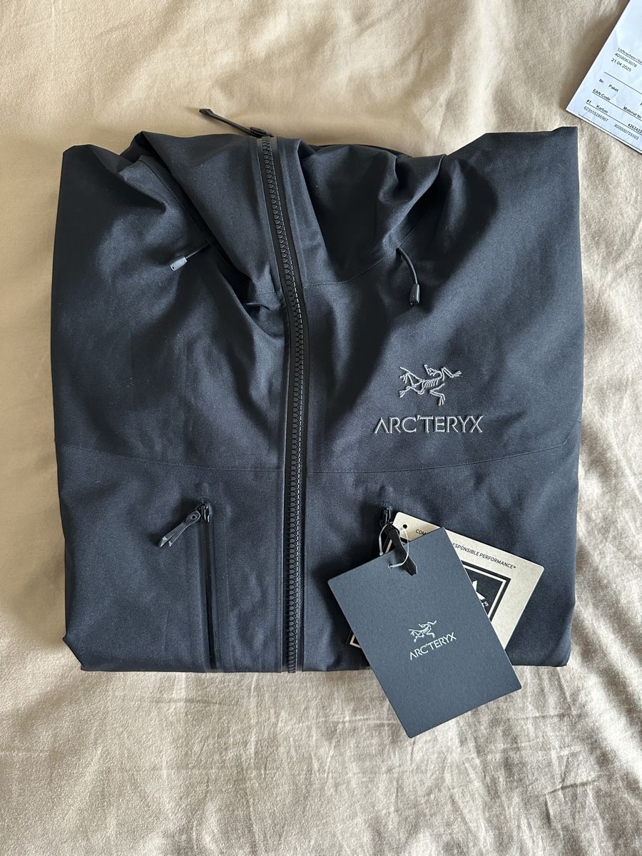 Arcteryx Jacken: Arcteryx Alpha SV – Neu und originalverpackt aus St. Gallen von Alpenfuerst