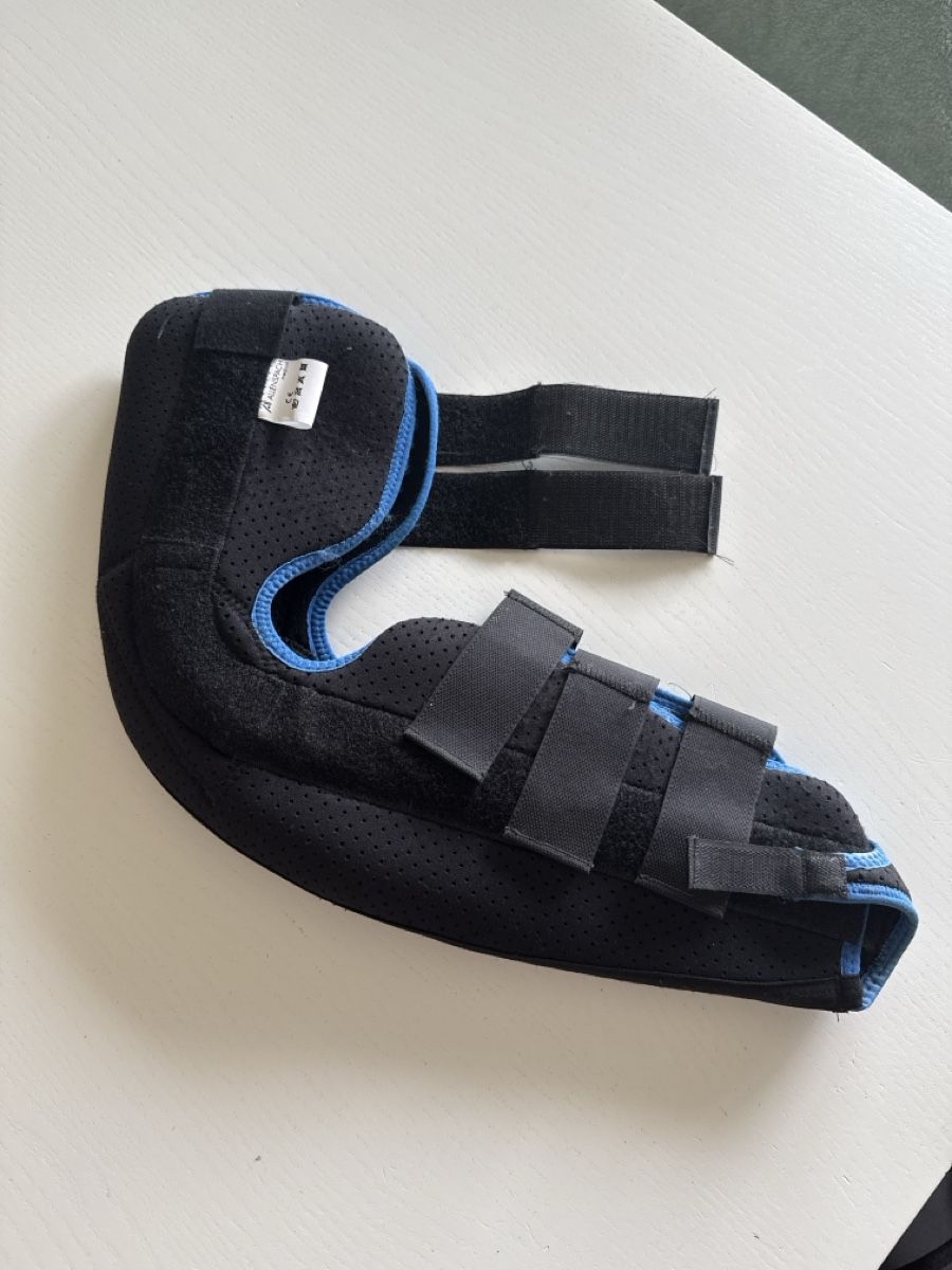 Attrezzature mediche: Ellenbogenbandage schwarz Grösse S Rechts  – Usato da Zürich venduto da mar_ylf6