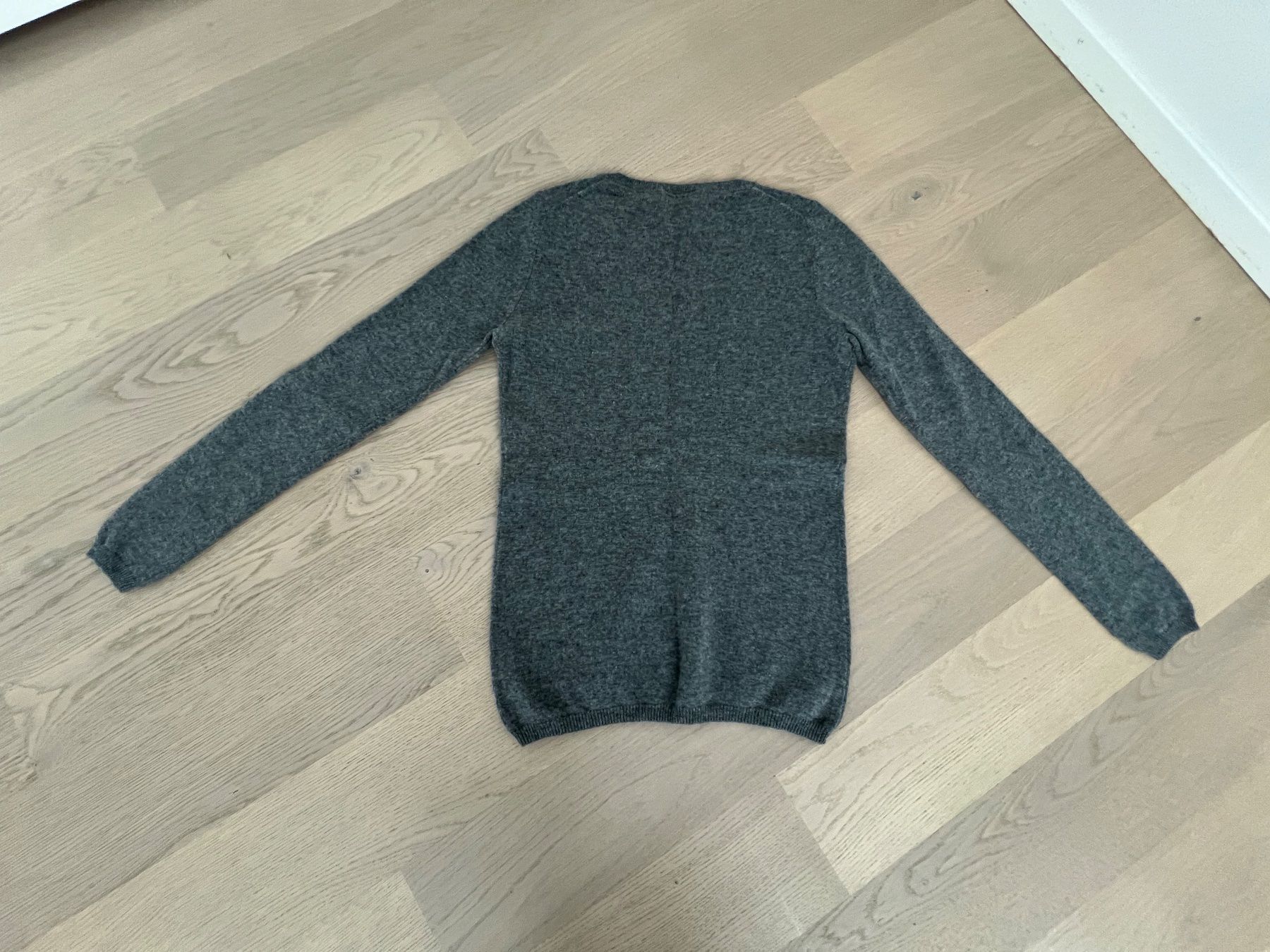 Massimo Dutti Maglioni & Felpe: Grauer Pullover aus 100% Cashmere von Massimo Dutti, Gr. M – Usato da Winterthur venduto da mic_l98y 3