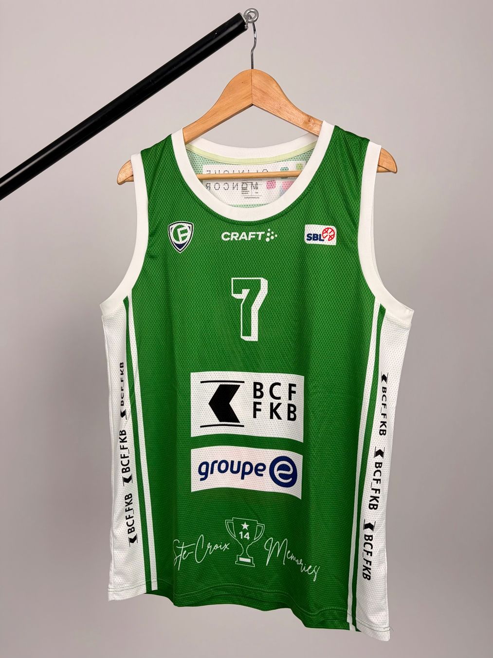 Leibchen & Hosen: Simon Bernegger #7 - Maillot et short – Gebraucht aus Fribourg von FribourgOlympicB