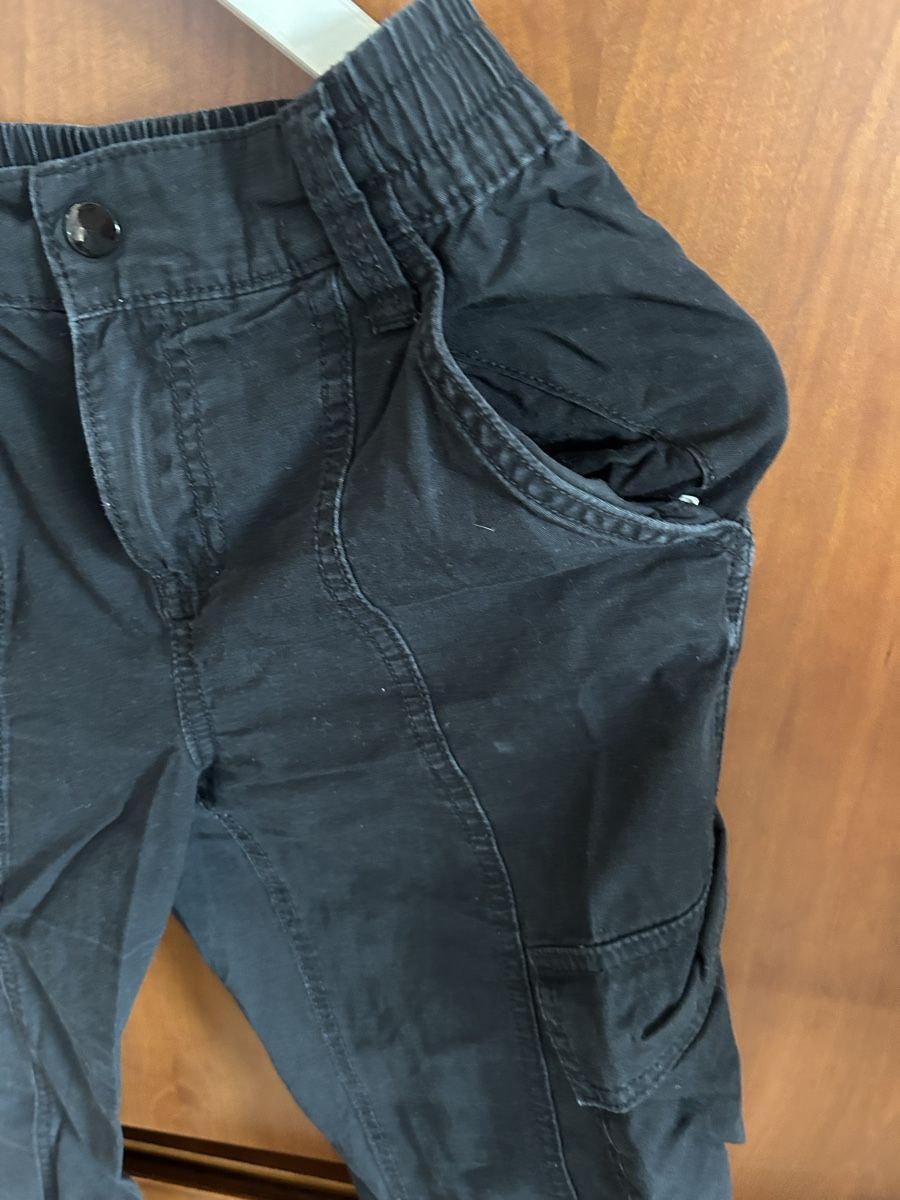 H&M Pantaloni: Schwarze Cargo Hose von H&M 32/34 – Usato da Muttenz venduto da ali_6yvf 4
