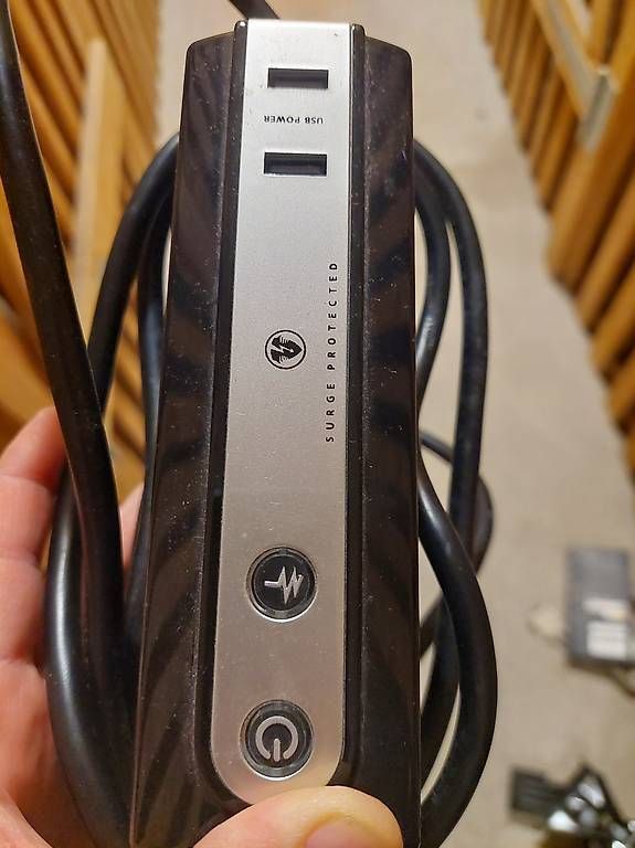 Unità & Adattatore: Surge protected multi plug UK type and adaptors – Usato da Baar venduto da vpa_q7mw