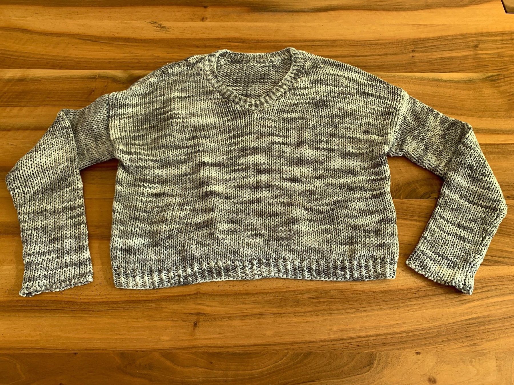 Nile Pullover & Sweatshirts: Cooler Strickpullover von NILE, Grösse M, Grau/Weiss – Gebraucht aus Meiringen von tonicandgin