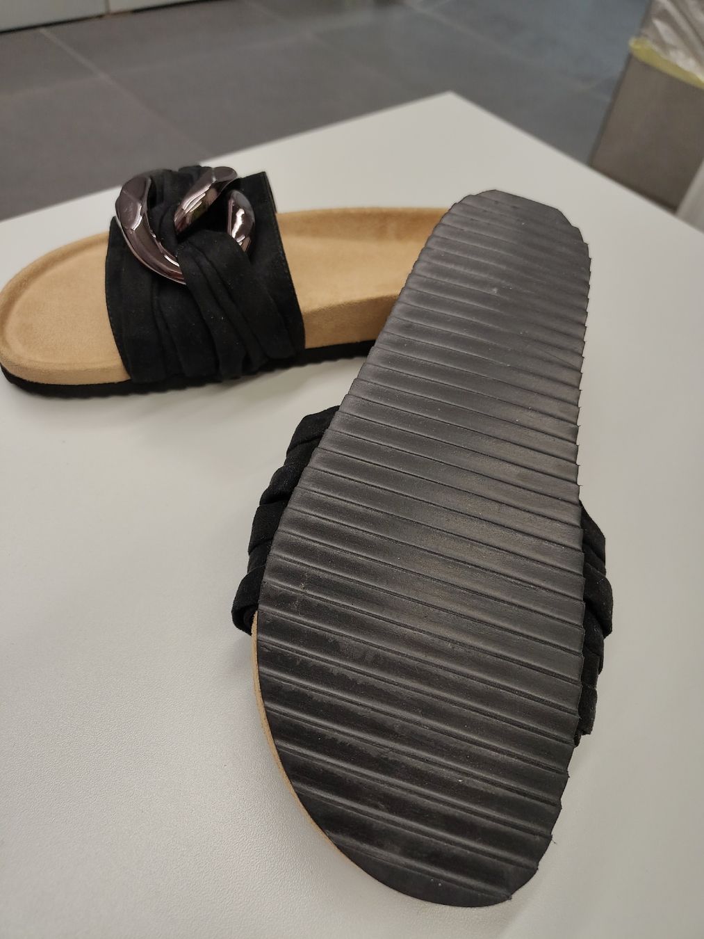 Graceland Damenschuhe: Graceland Pantoletten, schwarz, Gr. 39 – Neu (gemäss Beschreibung) aus Olten von Kaffeekanne02 2