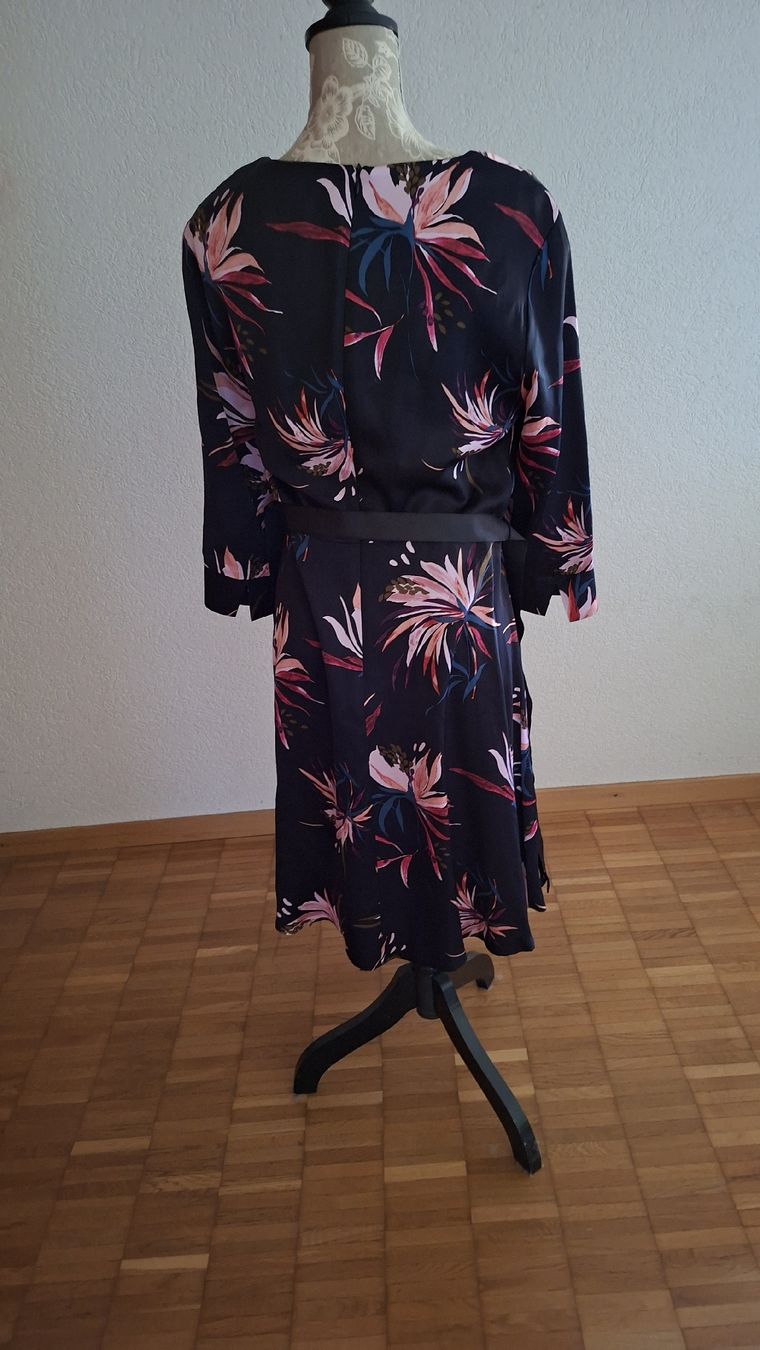 Kleider: Kleid – Gebraucht aus Wünnewil von 04Blume 2
