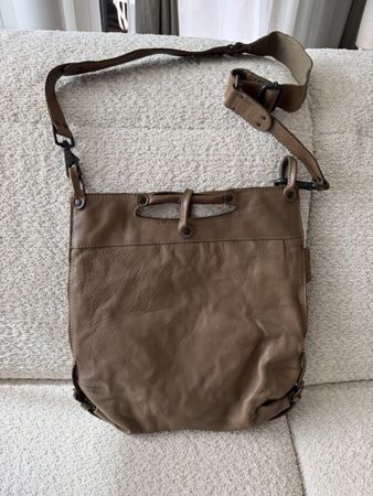 Sac bandoulière Aunts & Uncles en cuir marron, 35x32cm