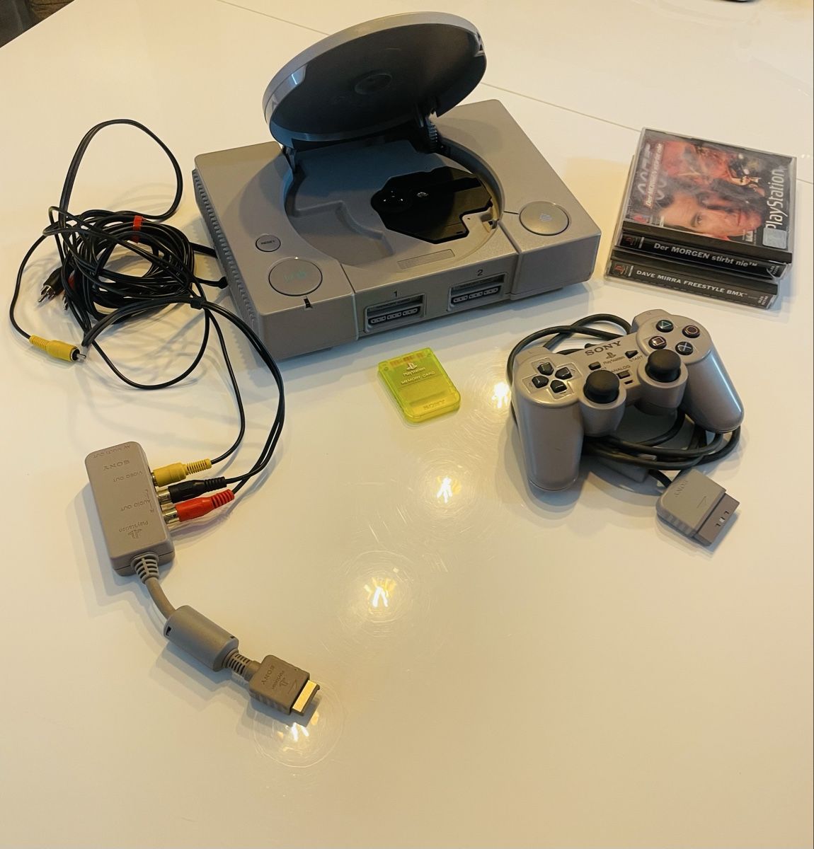 Sony Konsolen: Console Sony PlayStation 1 avec accessoires et jeux – Gebraucht aus Grand-Lancy von MichaelLopes 1