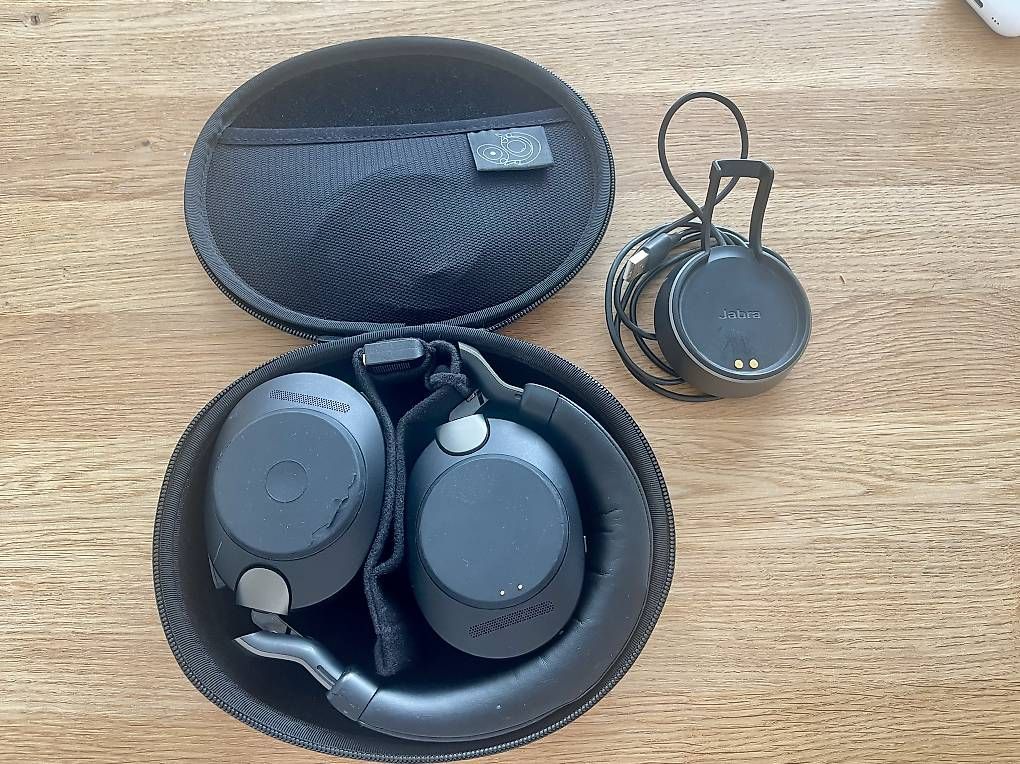 Jabra Cuffie: Jabra Evolve2 85 Premium Headset mit Lade-Dock & Case – Usato da Abtwil SG venduto da ZOALifestyle