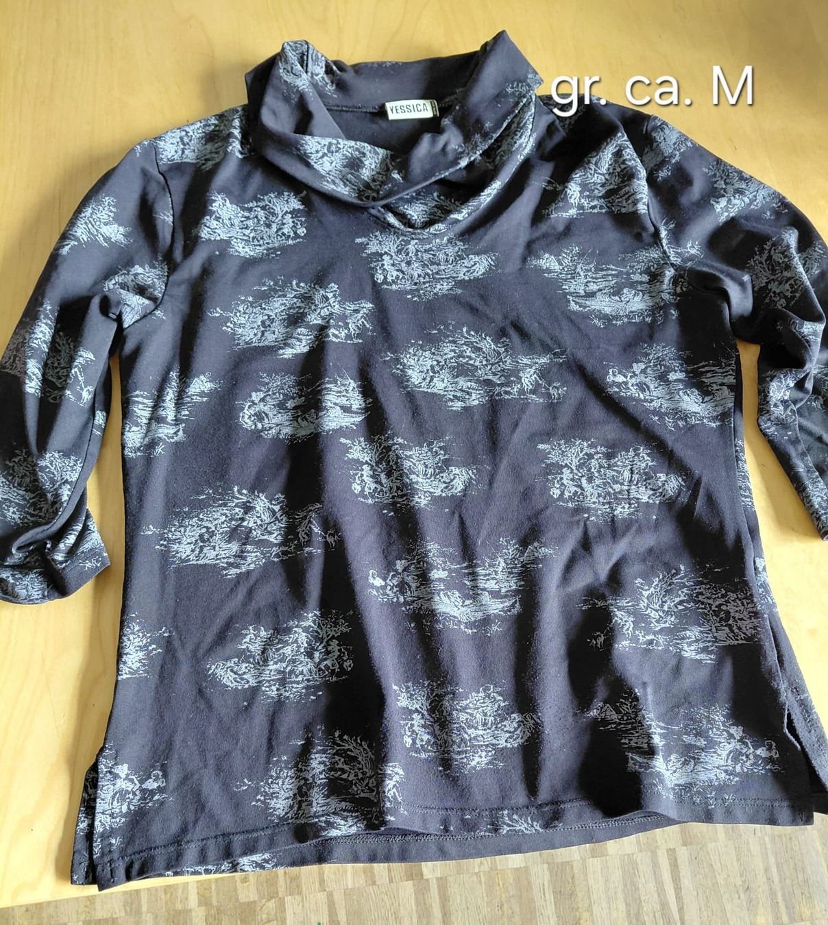 Pullover & Sweatshirts: Shirt gr. ca. M – Gebraucht aus Ostermundigen von sta_vl6d