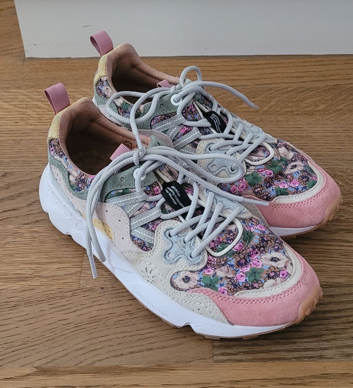 Scarpe da donna: Sneakers Flower Mountain pointure 37 – Usato da Sion venduto da lik_k6h2