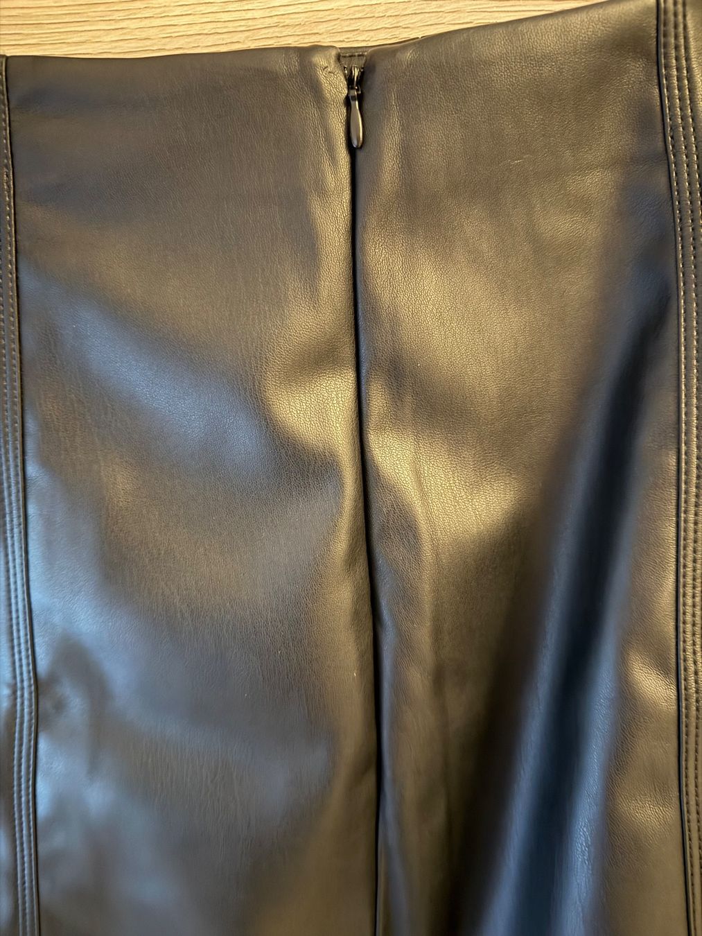 C&A Gonne: Schwarzer Mini-Rock in Leder-Optik, Gr. 40 – Nuovo (secondo la descrizione) da Au ZH venduto da FMRF 1