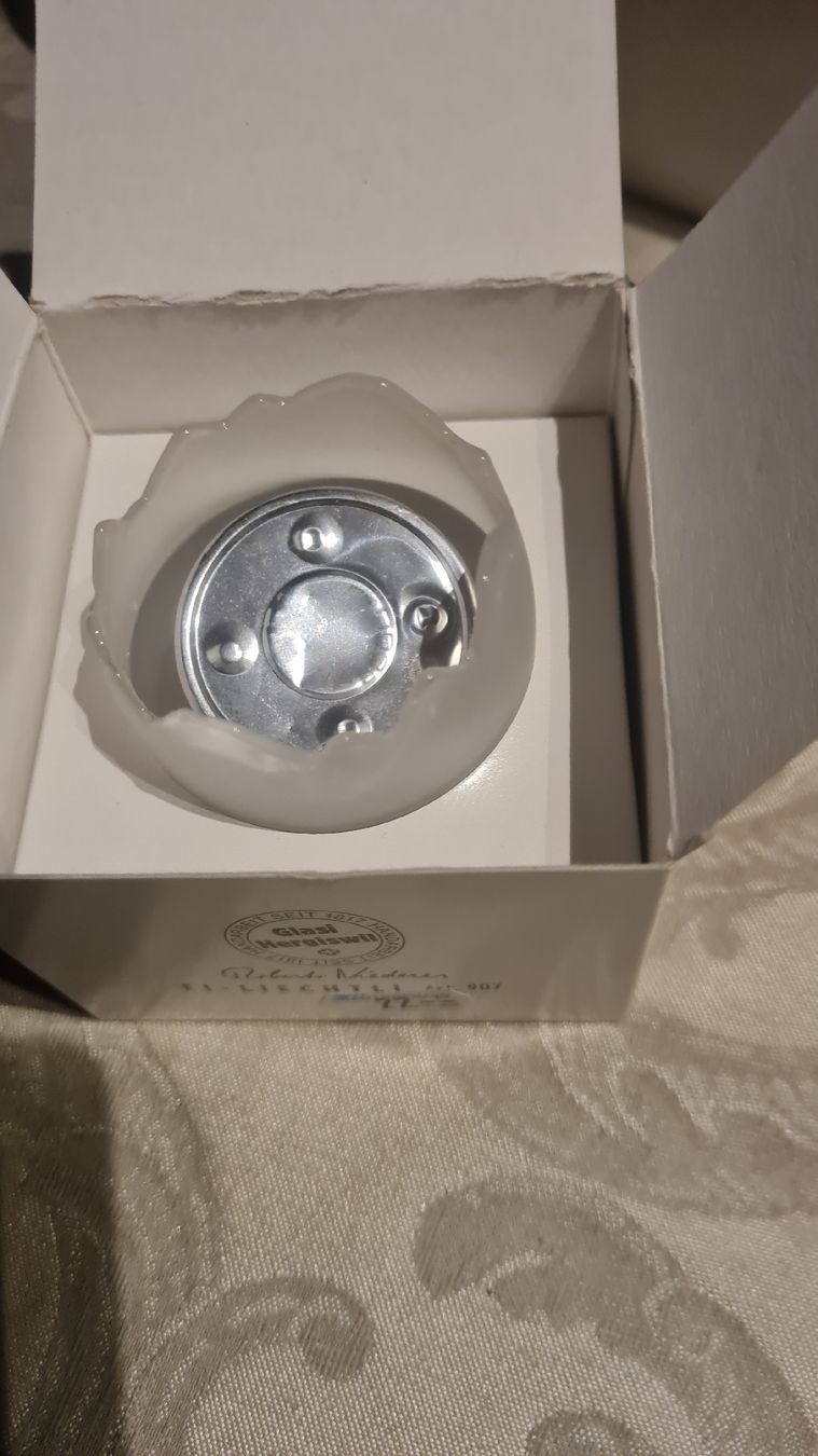 Glasi Hergiswil Altre Stoviglie: Glasi Hergiswil Rarität Eierlichter oder Eierhalter. – Nuovo e nell'imballaggio originale da Münsingen venduto da Cuci31 4