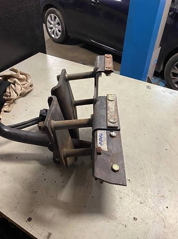 Ganci per rimorchio: crochée d'attelage pour voiture – Usato da La Sarraz venduto da cri_vl6d