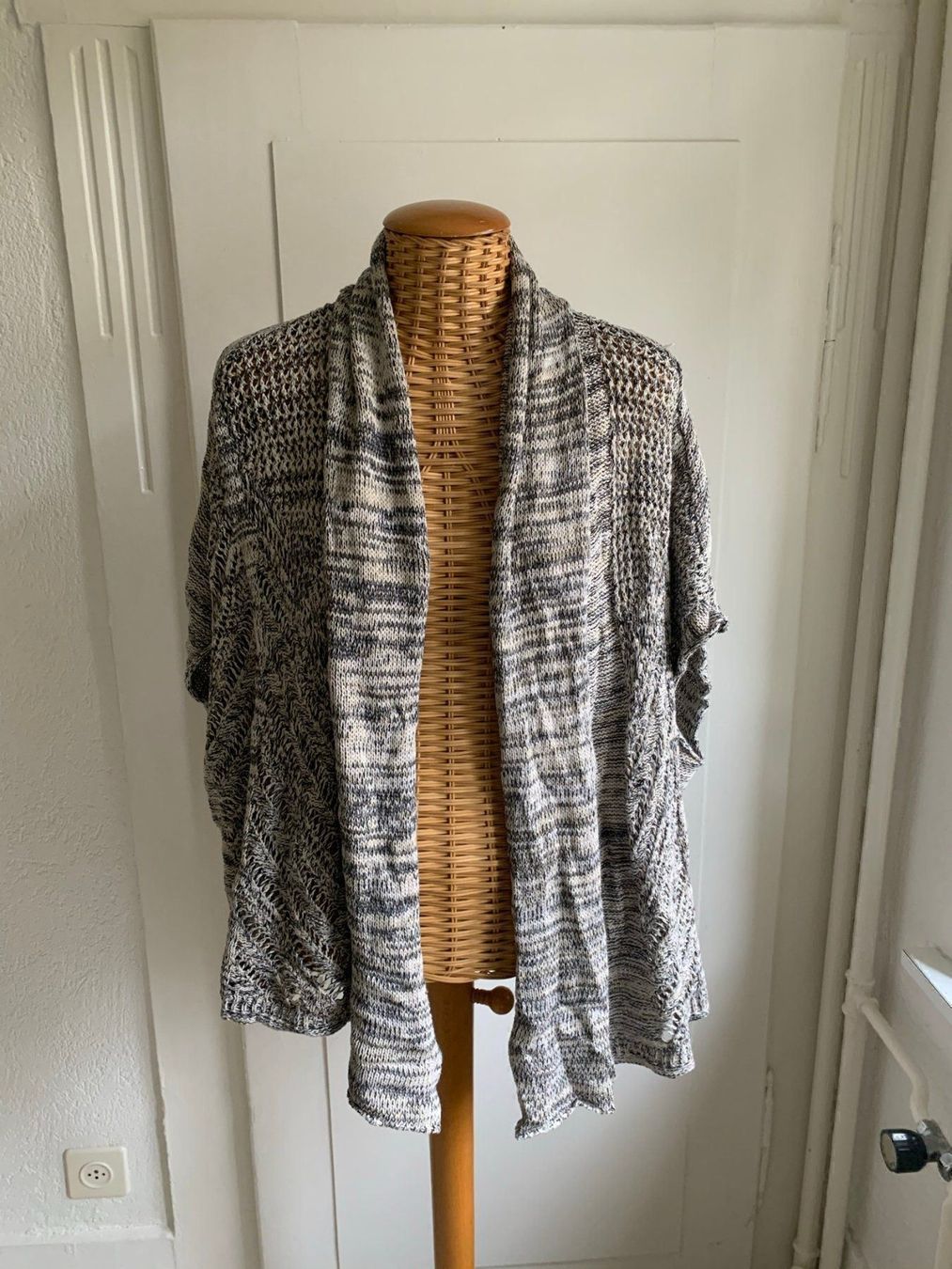 Jacken: ECOTÉ - Strickjacke schwarz-weiss S – Gebraucht aus Zürich von Diazaio