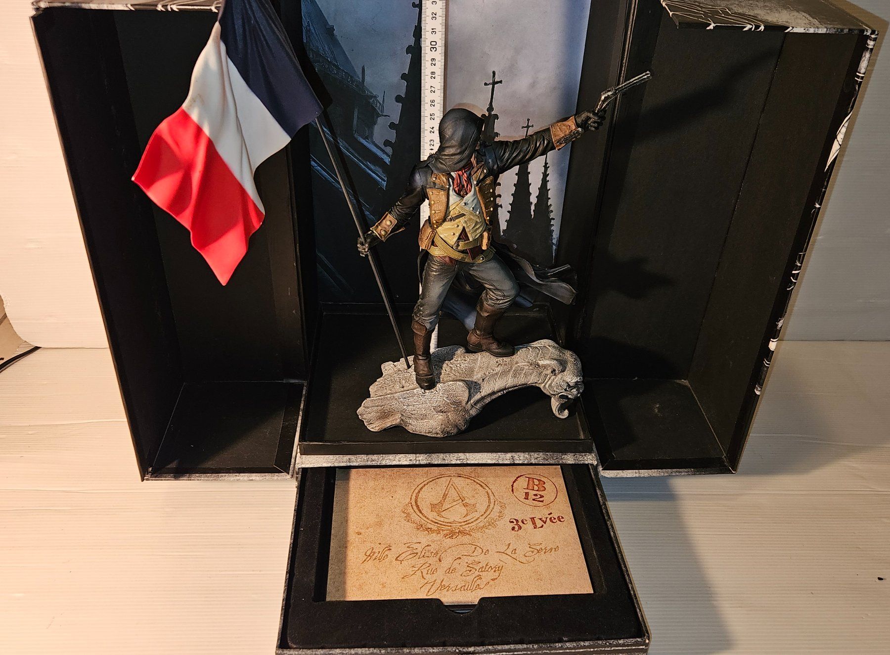 Statuette: Assassin's Creed UNITY Notre Dame Figur – Usato da Münchenstein venduto da vitalfit 7