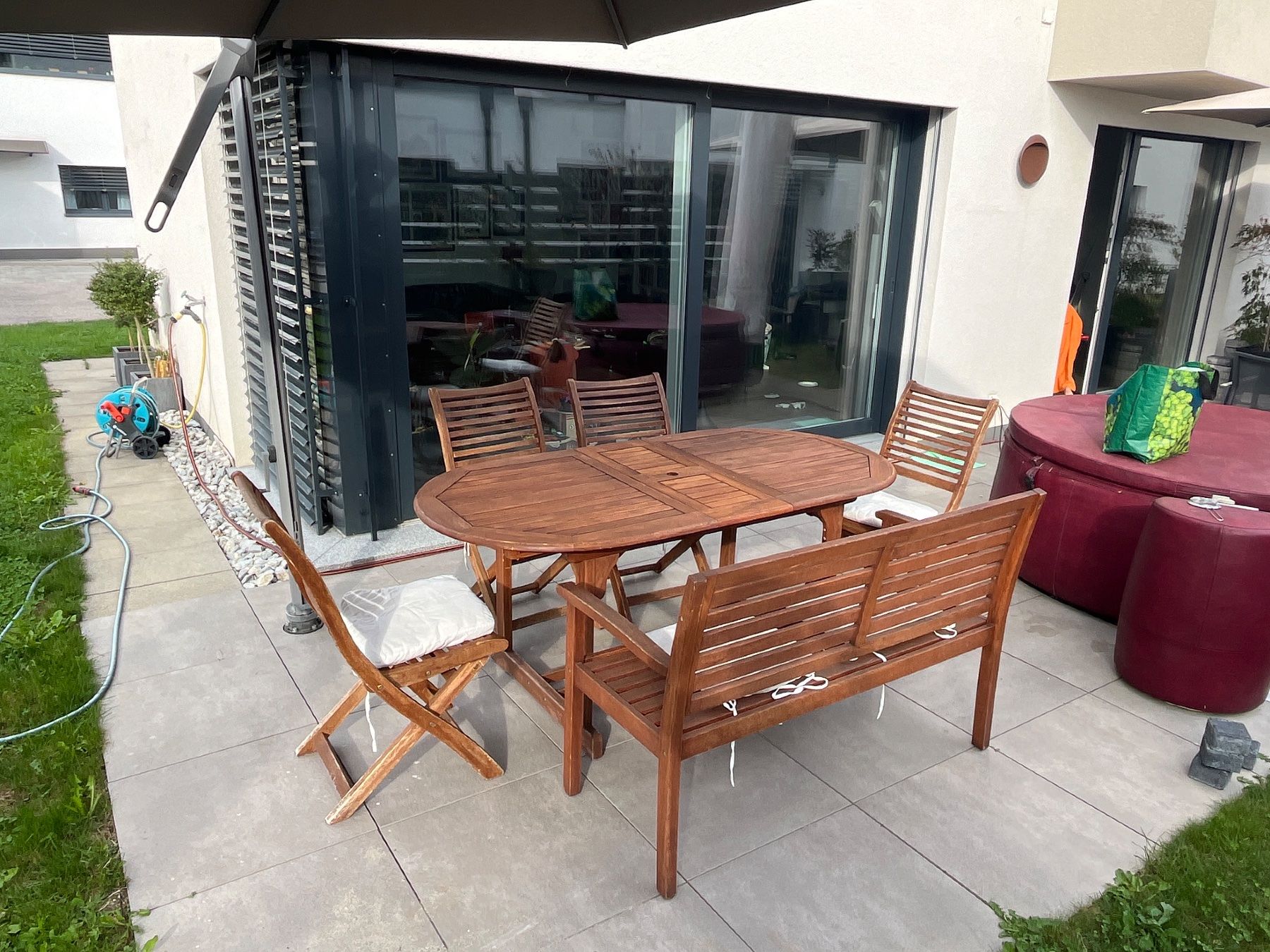 Set di tavolo e panche: Table et chaises en bois bon état – Usato da Corminboeuf venduto da becho4