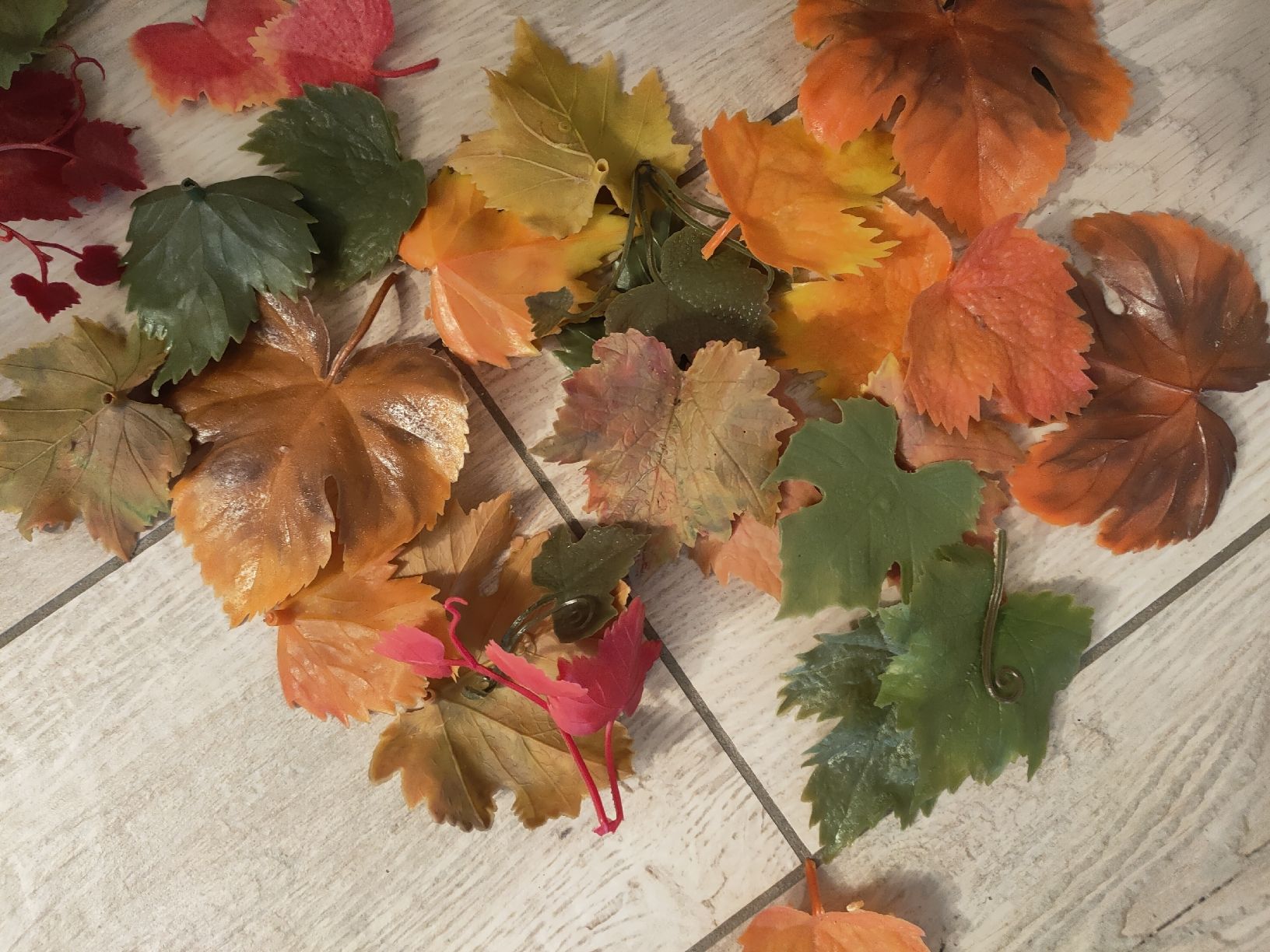 Alle Dekorationen: Herbstdeko Blätter und Früchte  – Gebraucht aus Gipf-Oberfrick von minini 4